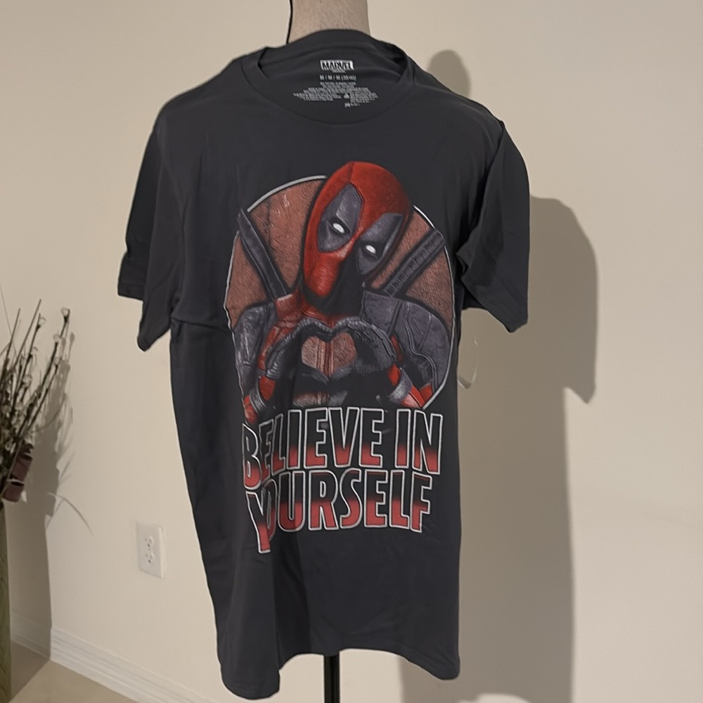 NWT men’s medium t shirt Deadpool 1270 - Picture 2 of 5